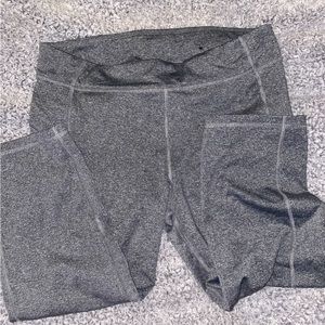 grey 3/4 cropped leggings